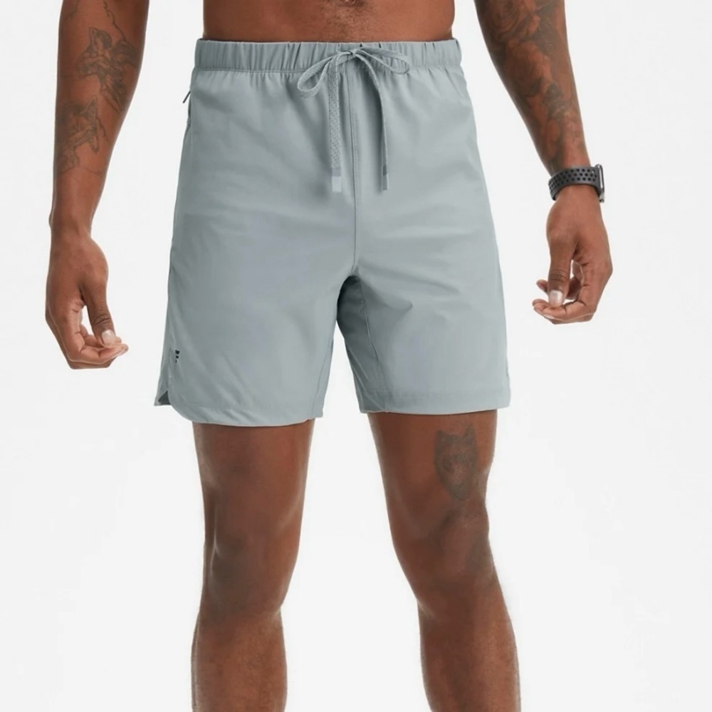 FABLETICS THE ONE SHORT 5” BLUE/CREME - M. (USED GREY FOR MODEL)